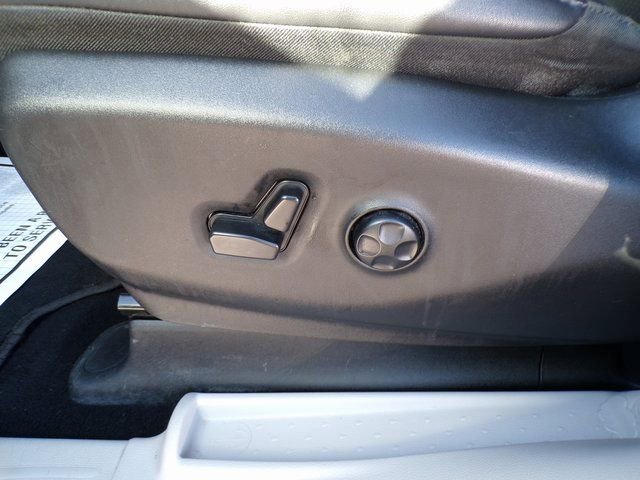 Used 2024 Chrysler Pacifica Touring-L image 17