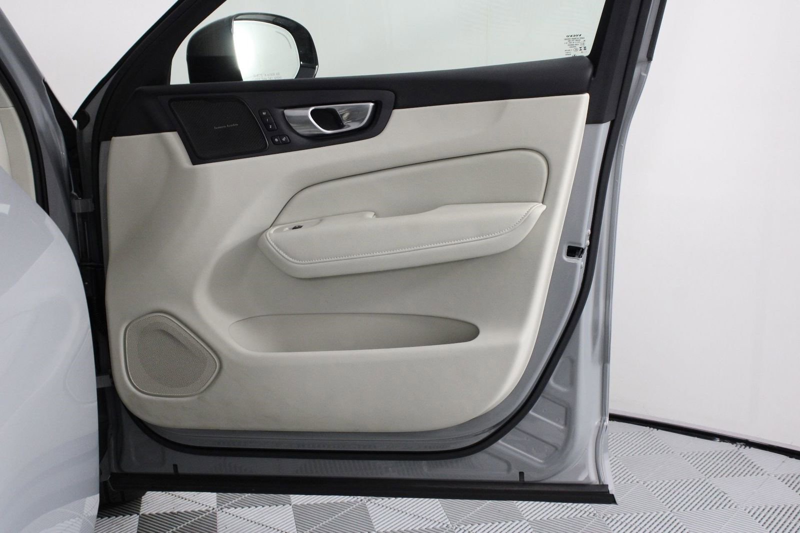 Certified 2026 Volvo XC60 B5 Ultra w/ Protection Package Premier AWD/4WD image 21