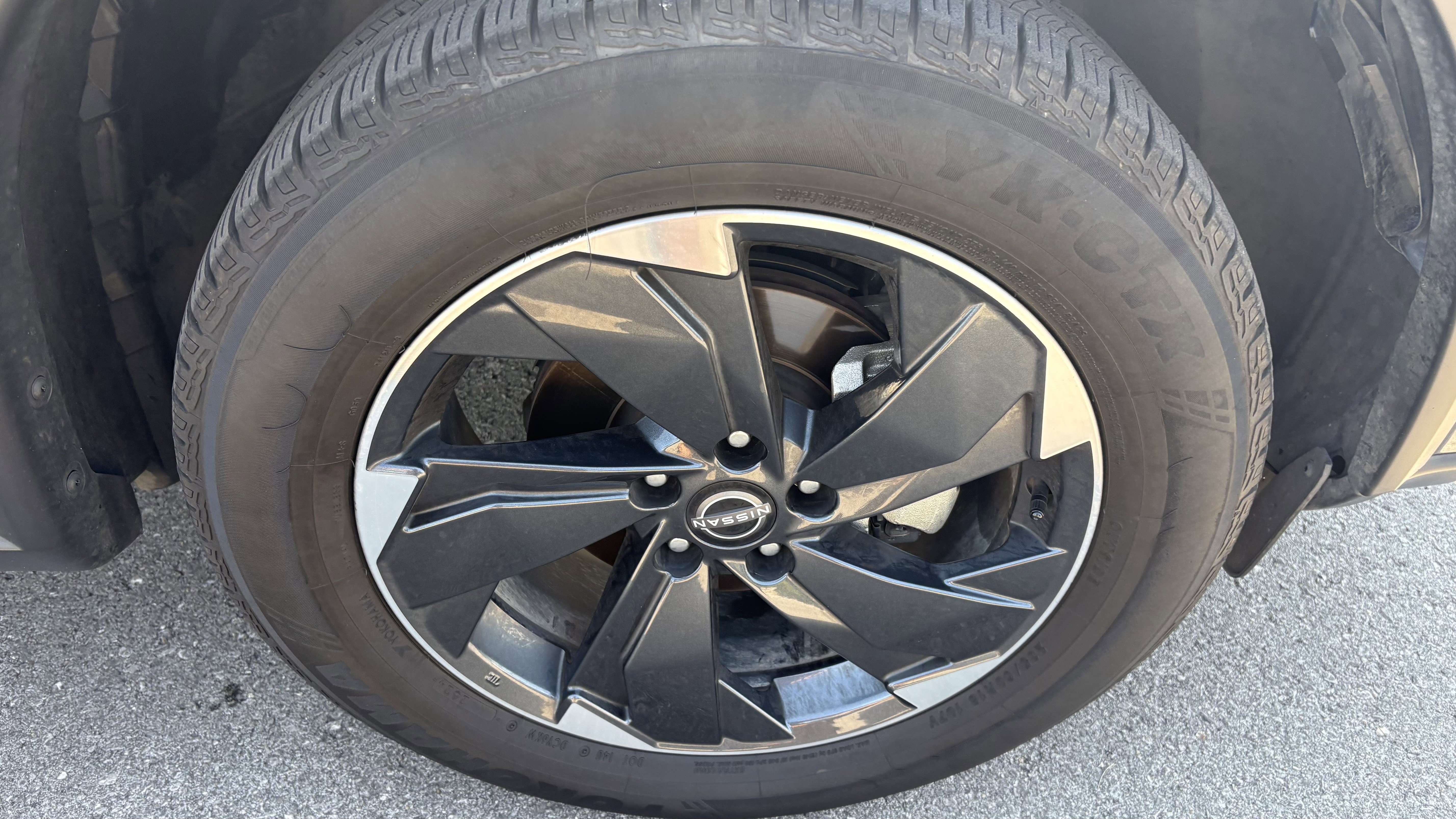 Used 2024 Nissan Rogue SV image 15