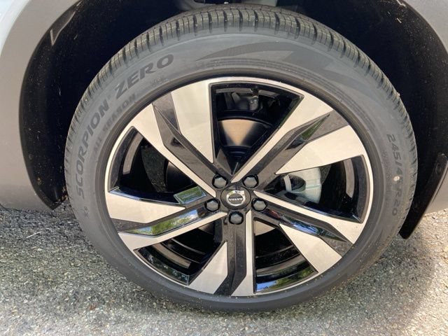 New 2026 Volvo XC40 B5 Ultra w/ Climate Package AWD/4WD image 9