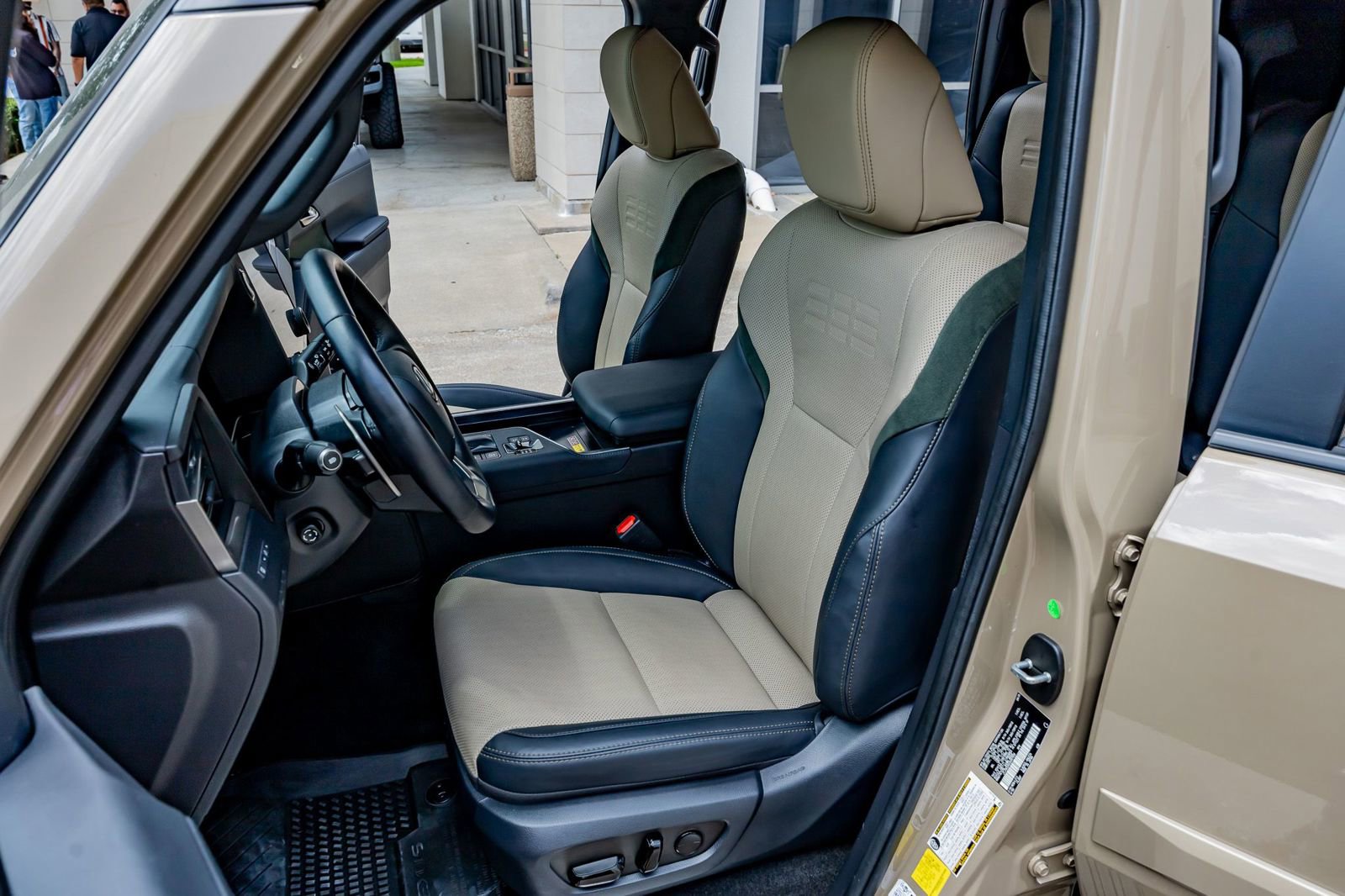 Used 2025 Lexus GX 550 AWD/4WD image 30