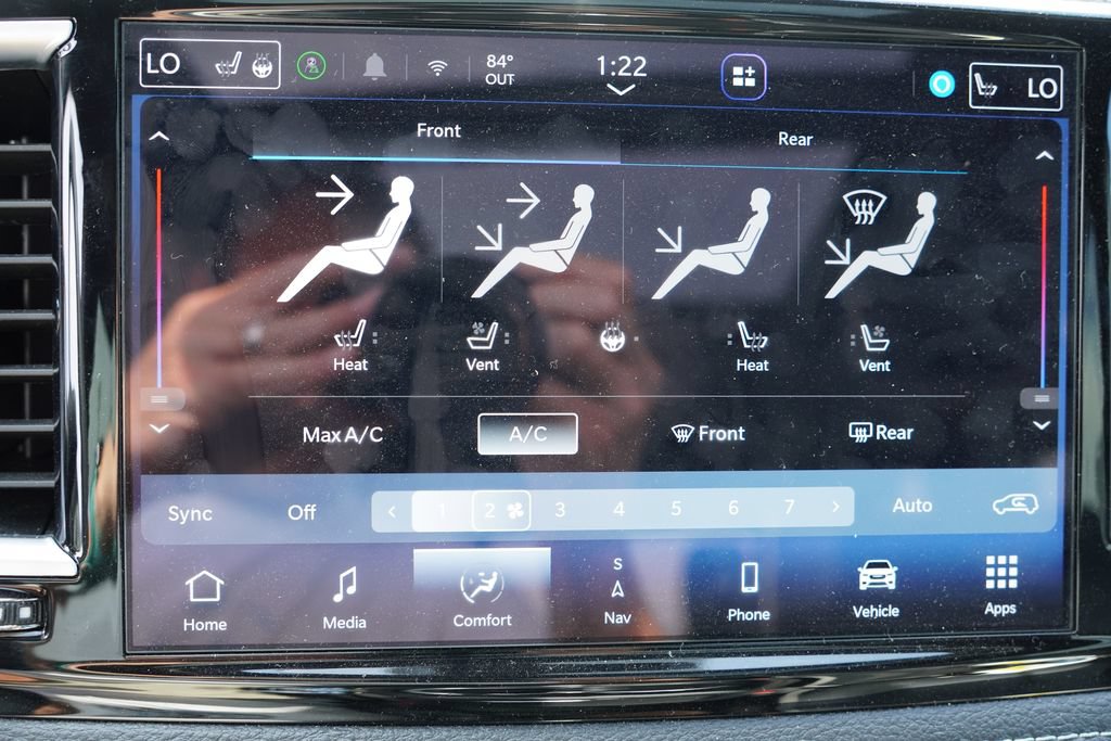 Used 2025 Chrysler Pacifica Limited FWD image 7