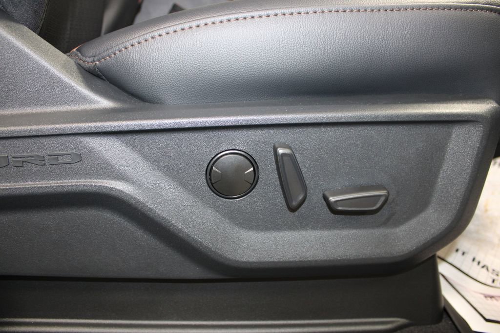 New 2026 Ford F250 Lariat w/ Black Appearance Package image 38