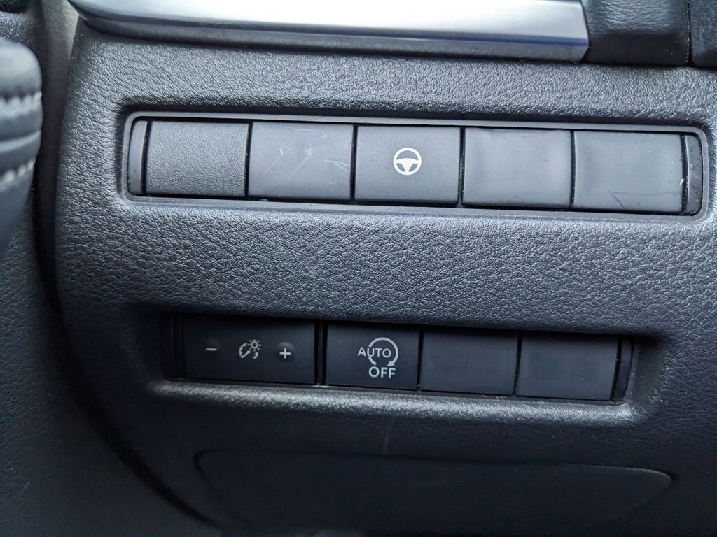 Used 2023 Nissan Rogue SV image 48