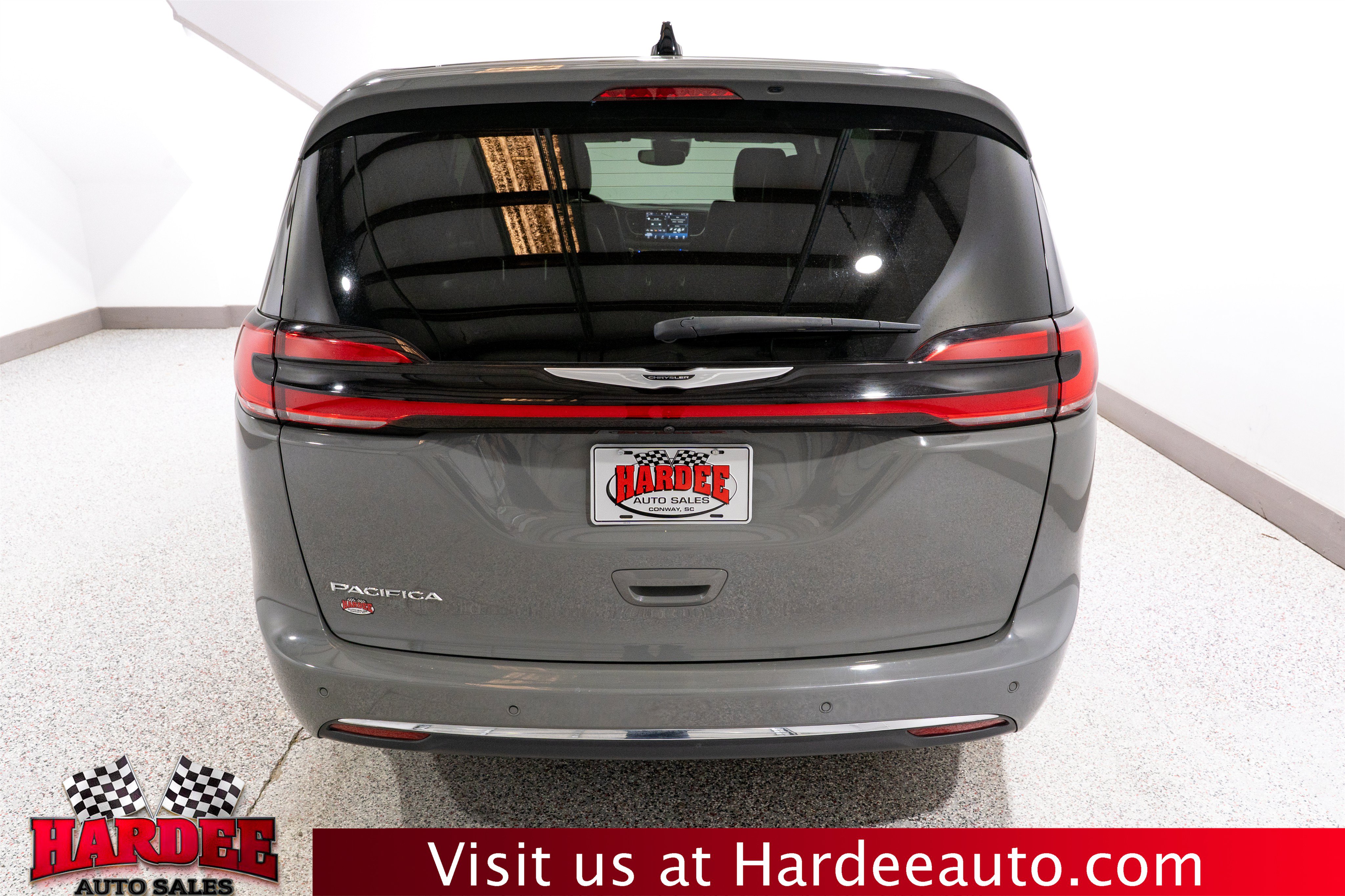 Used 2025 Chrysler Pacifica Select FWD image 4