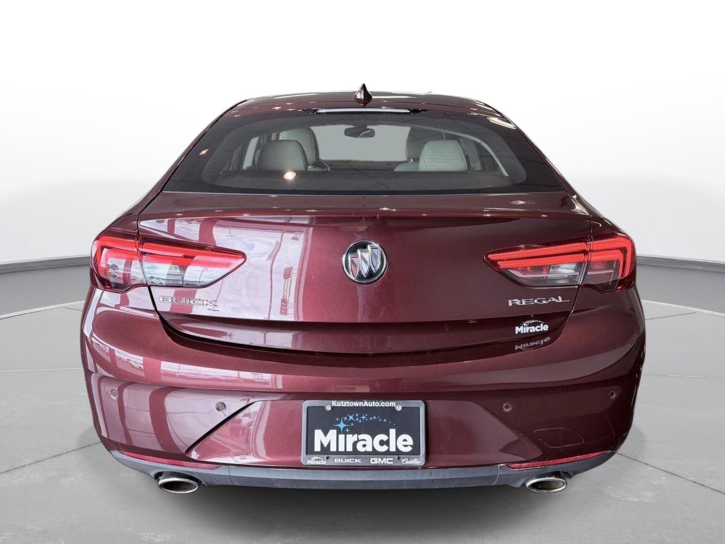 Used 2018 Buick Regal Essence w/ Driver Confidence Package #1 FWD image 13