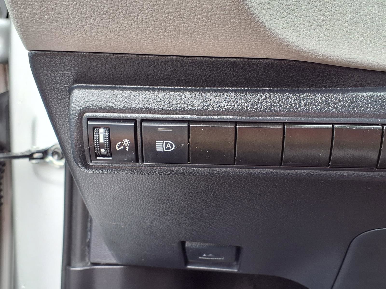 Used 2020 Toyota Corolla L image 19