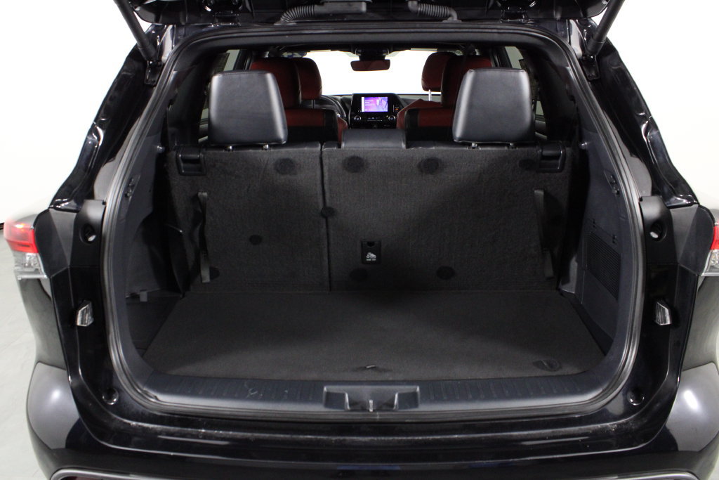 Used 2024 Toyota Highlander XSE FWD image 17