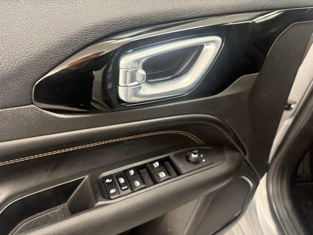 Used 2023 Jeep Compass Limited image 28