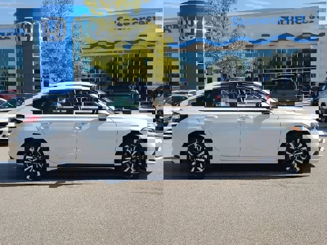 Used 2024 Honda Civic EX-L image 9