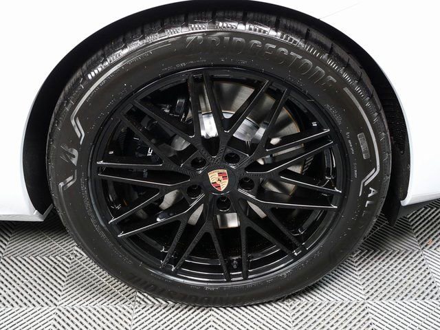 New 2026 Porsche Cayenne GTS image 40