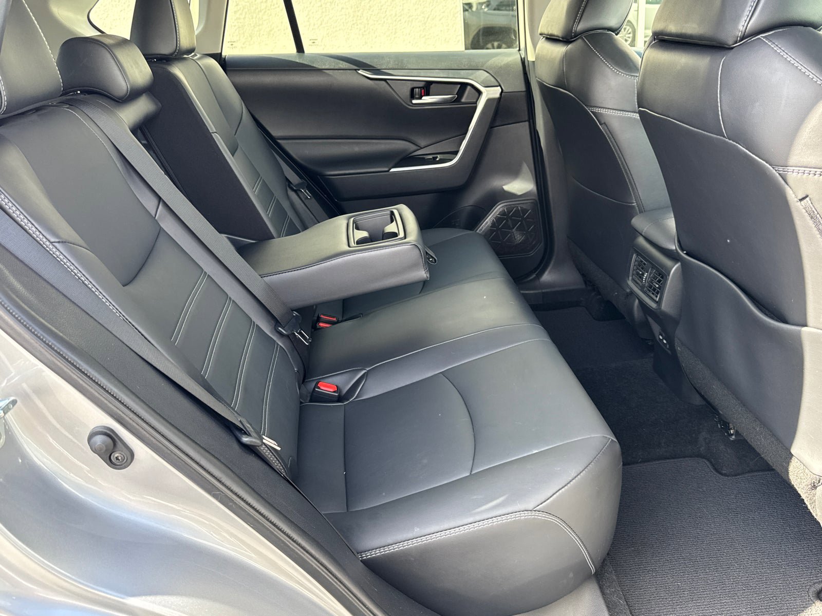 Used 2022 Toyota RAV4 XLE Premium FWD image 17