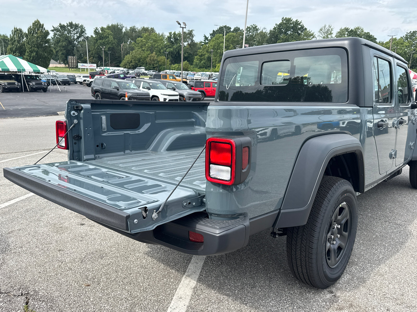 New 2026 Jeep Gladiator Sport AWD/4WD image 18
