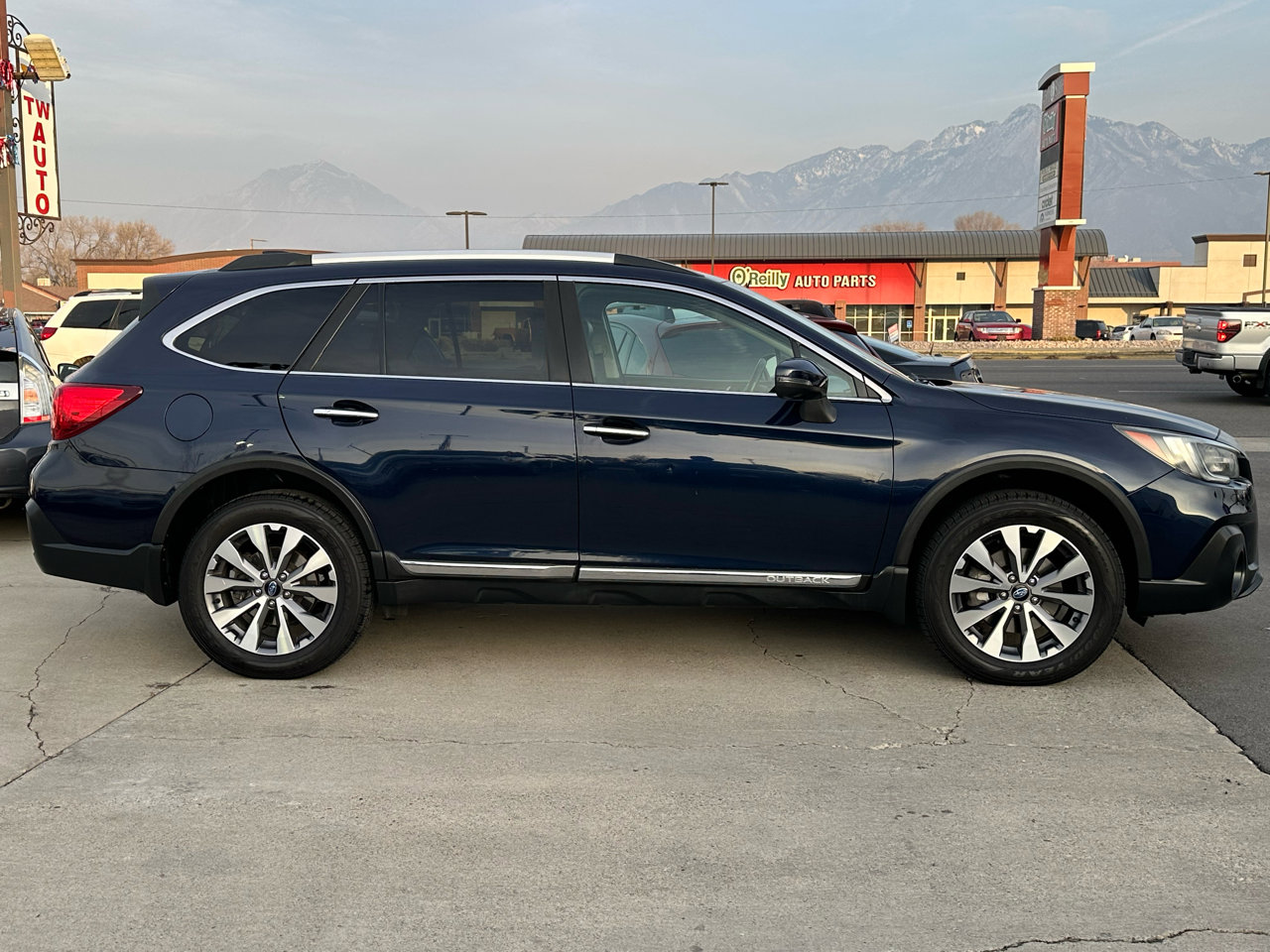 Used 2018 Subaru Outback 3.6R Touring w/ Popular Package #3 image 4