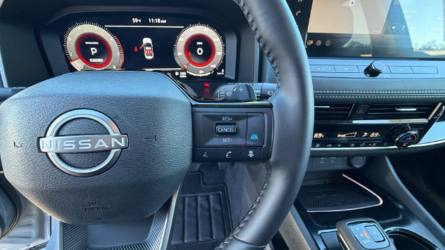 Used 2025 Nissan Rogue SL FWD image 28
