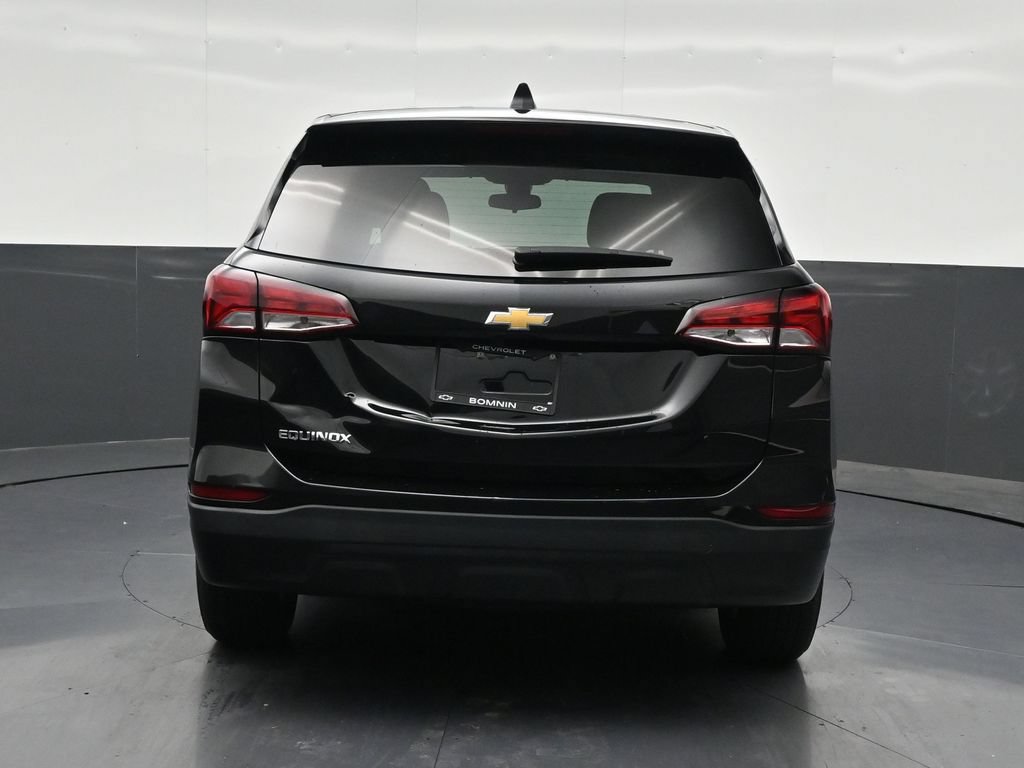 Used 2022 Chevrolet Equinox LS w/ LS Convenience Package FWD image 4