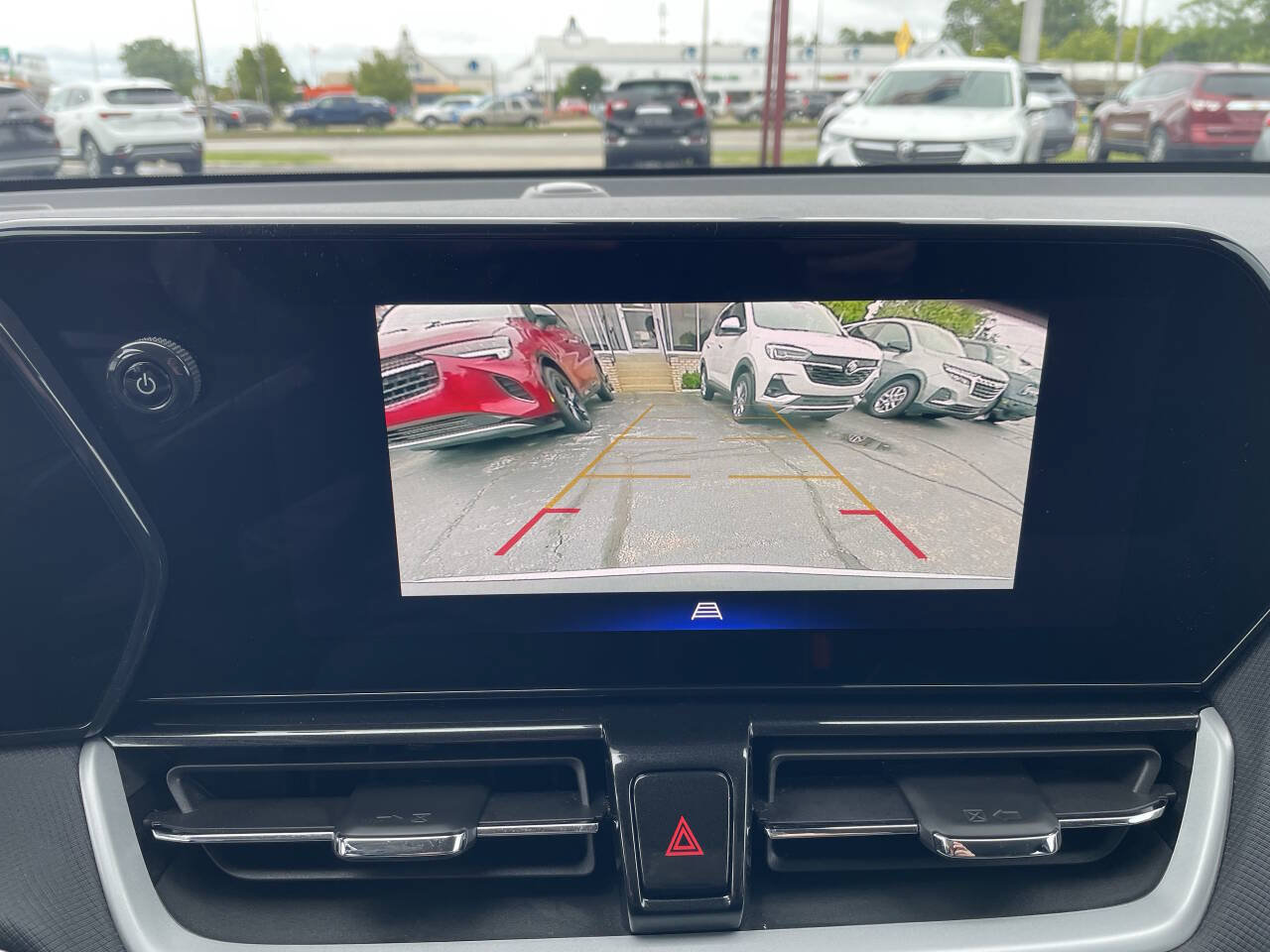 Used 2025 Chevrolet TrailBlazer LT w/ LT Cold Weather Package AWD/4WD image 18