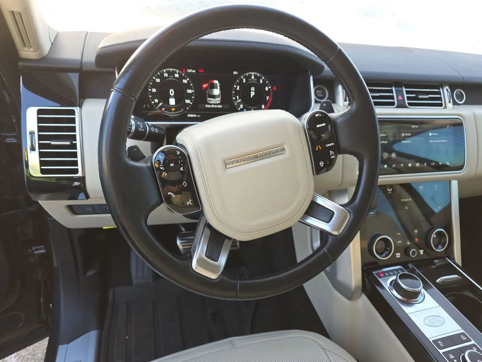 Used 2022 Land Rover Range Rover Westminster Edition image 3
