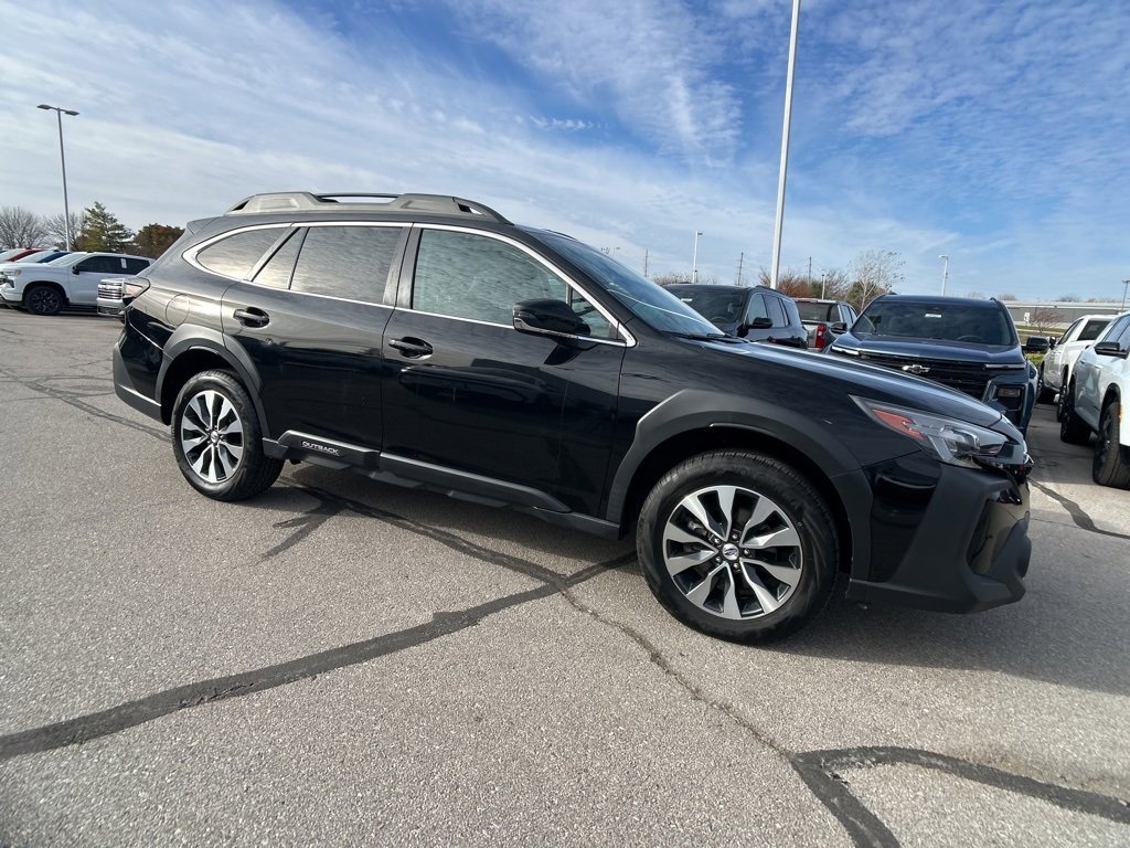 Used 2023 Subaru Outback Limited image 2