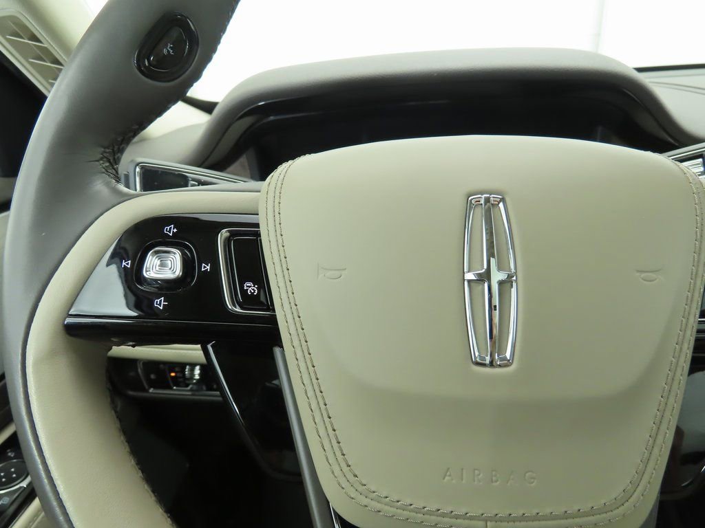 Used 2023 Lincoln Aviator Reserve w/ Equipment Group 201A image 11
