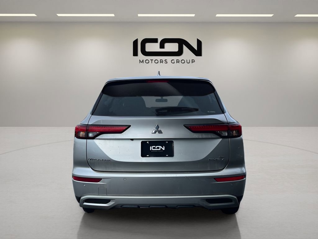 Used 2024 Mitsubishi Outlander SE image 4