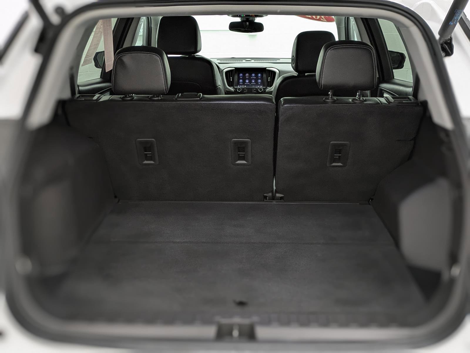 Used 2024 GMC Terrain SLT image 12