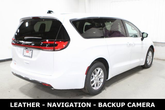 New 2026 Chrysler Pacifica Select image 33