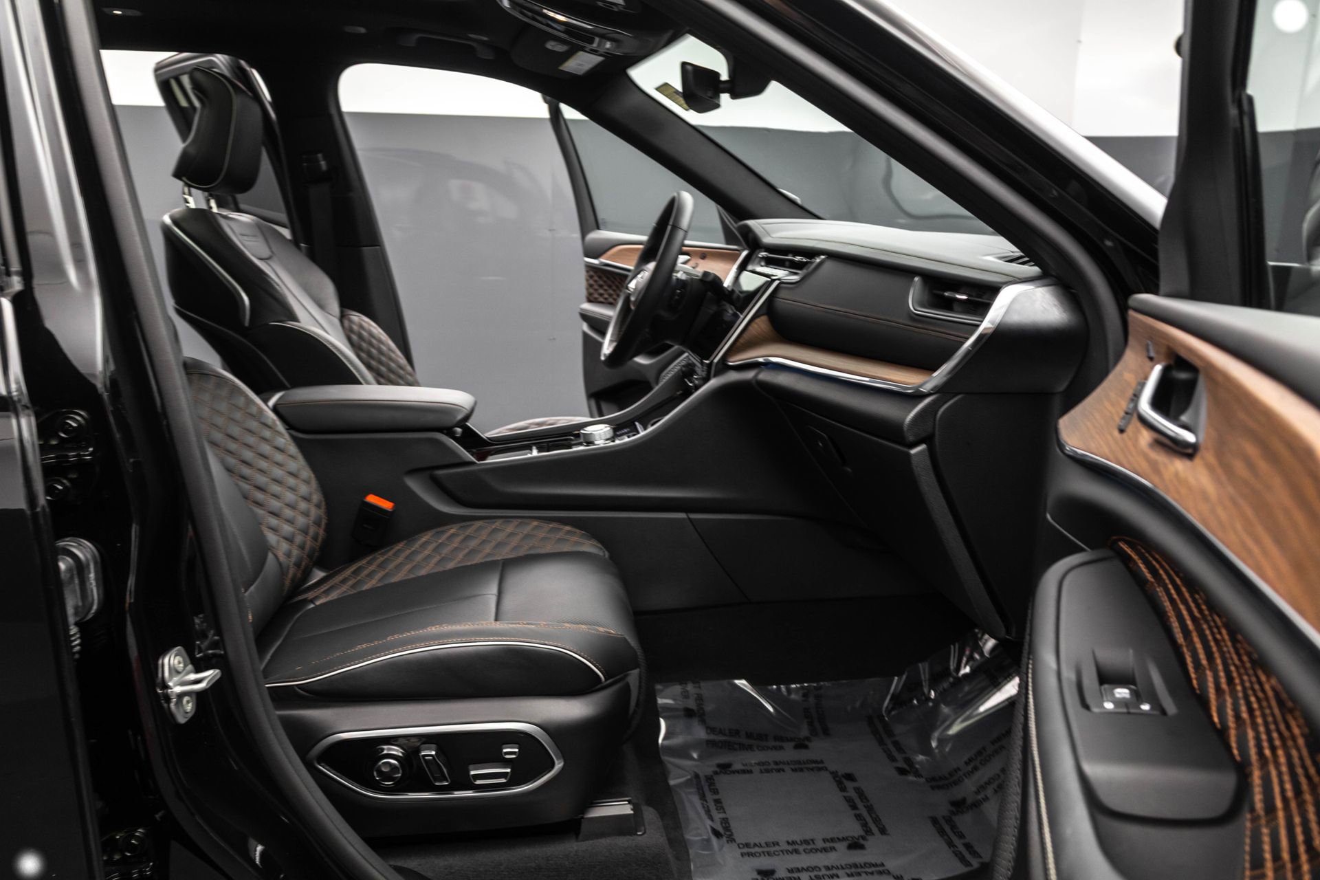 Used 2025 Jeep Grand Cherokee L Summit image 39