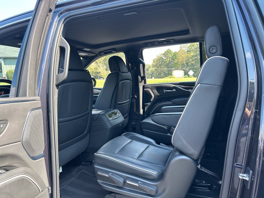 Used 2022 Cadillac Escalade ESV Premium Luxury AWD/4WD image 40
