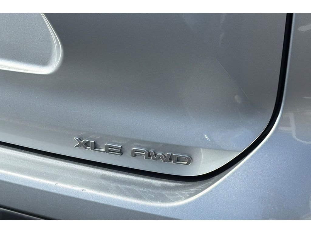 Used 2020 Toyota Highlander XLE image 35
