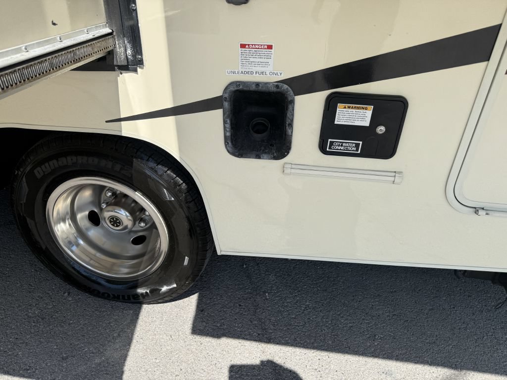 Used 2017 Ford E-450 and Econoline 450 Super Duty w/ Motorhome Prep Package RWD image 9
