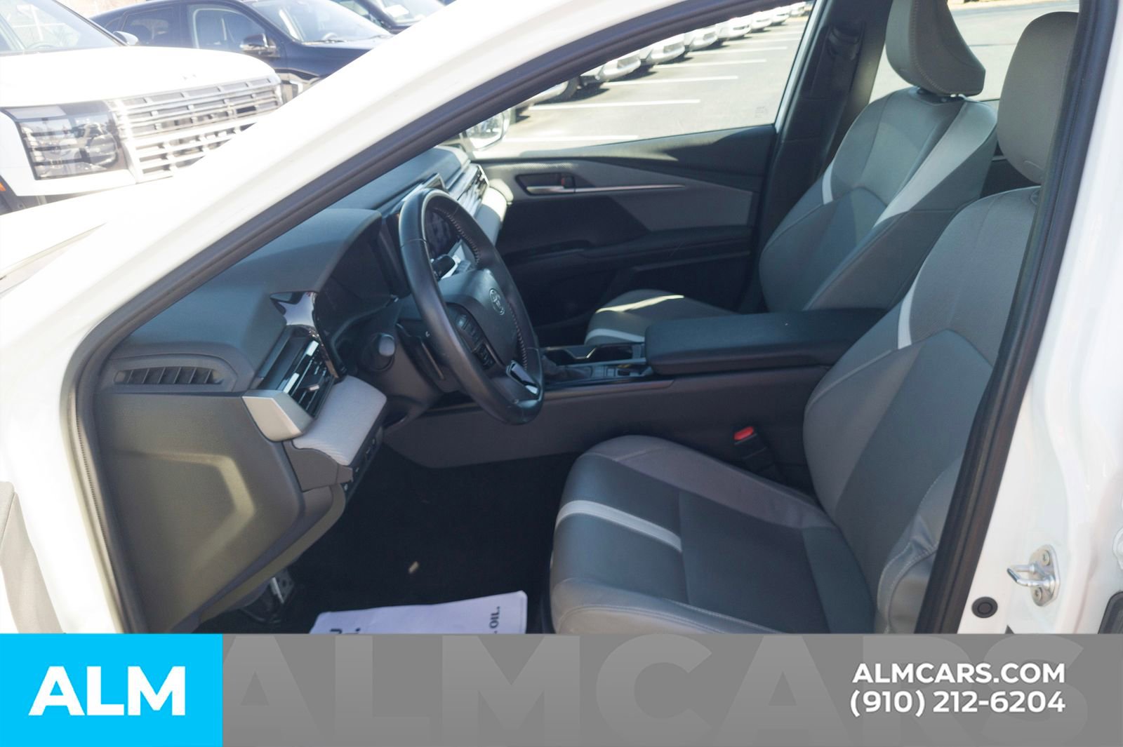 Used 2025 Toyota Camry SE image 16