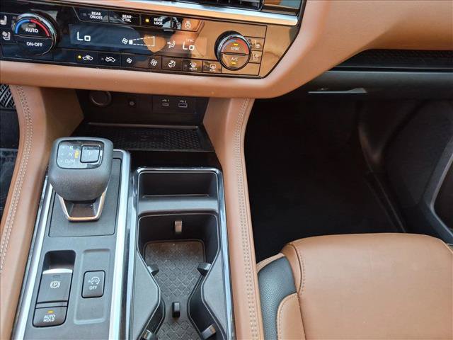 Used 2023 Nissan Pathfinder Platinum w/ Cargo Package AWD/4WD image 12