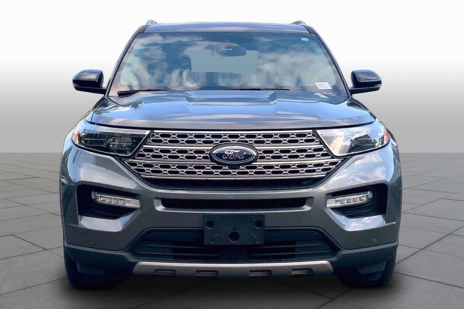 Used 2023 Ford Explorer Limited w/ Limited Technology Package RWD image 4