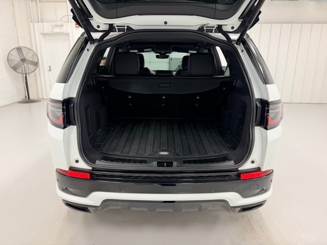 Used 2023 Land Rover Discovery Sport SE R-Dynamic image 26