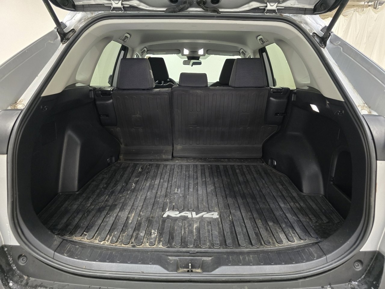 Certified 2022 Toyota RAV4 LE image 17