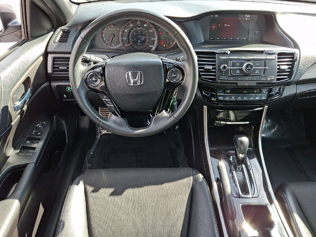 Used 2017 Honda Accord Sport image 11