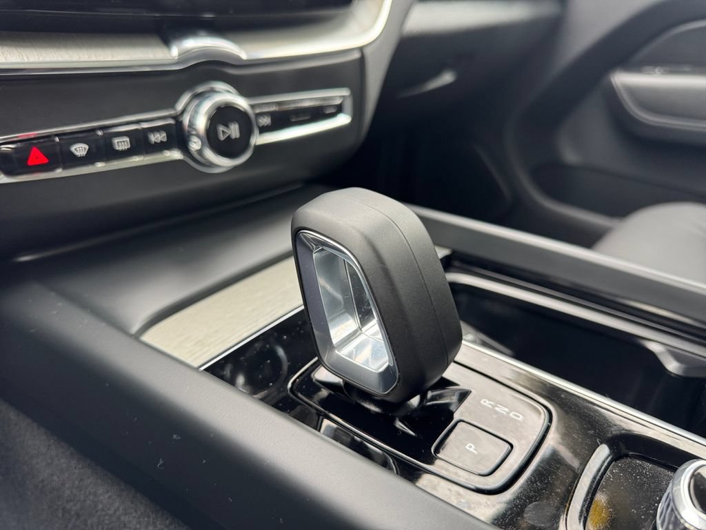 Certified 2025 Volvo XC60 B5 Plus w/ Protection Package Premier AWD/4WD image 16