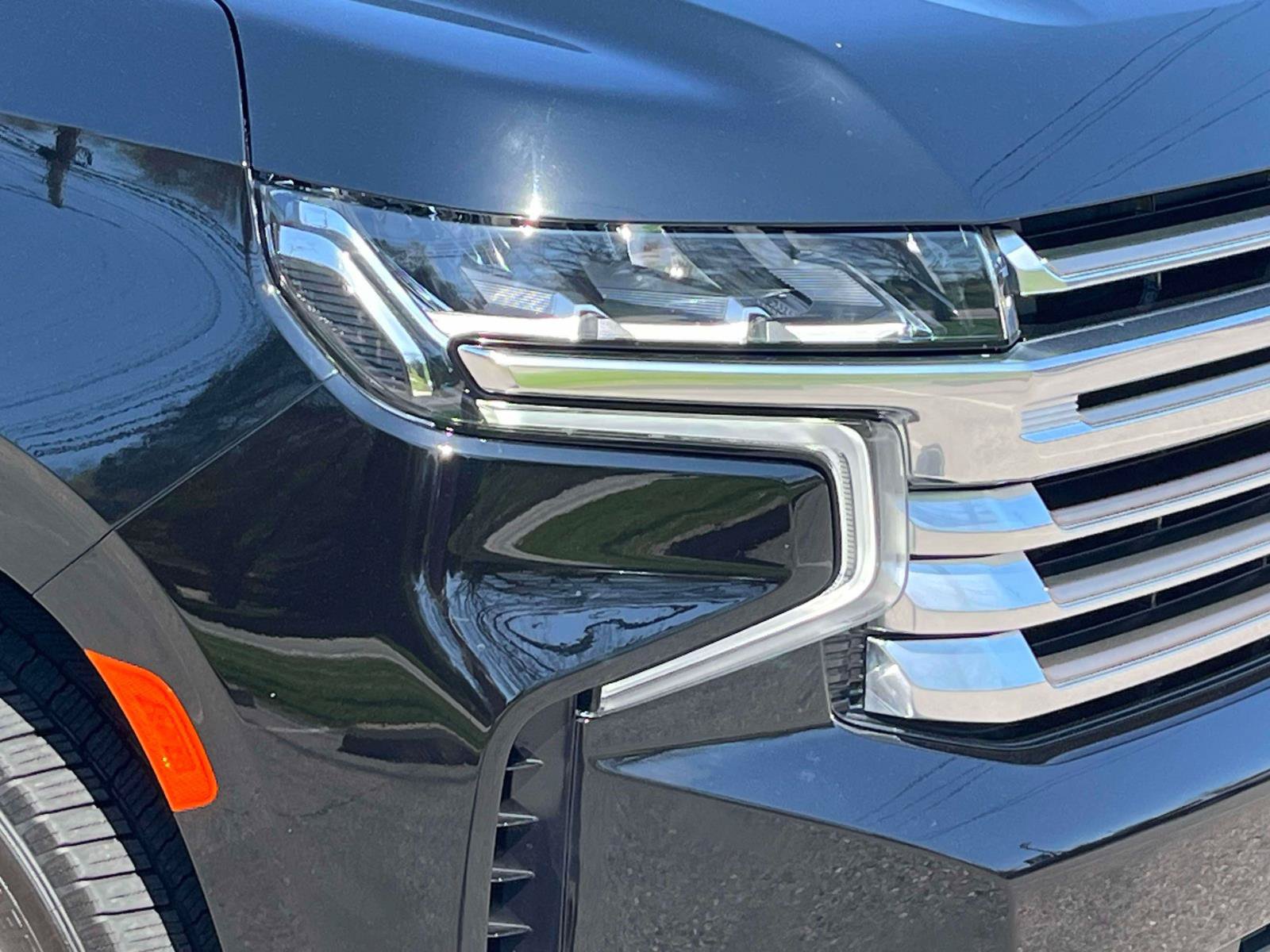 Used 2021 Chevrolet Tahoe High Country w/ Premium Package AWD/4WD image 9