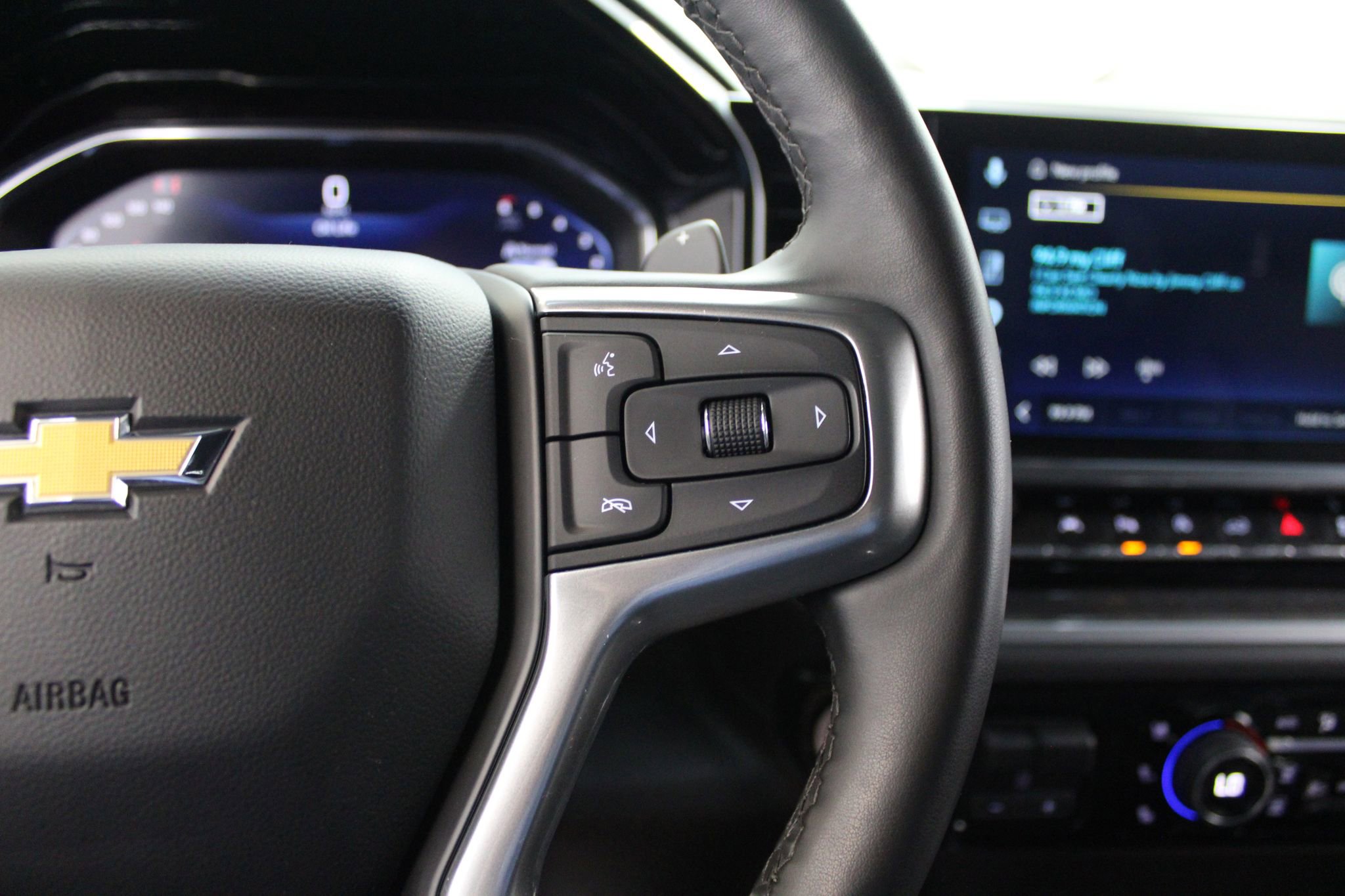 Used 2025 Chevrolet Silverado 1500 LTZ image 36