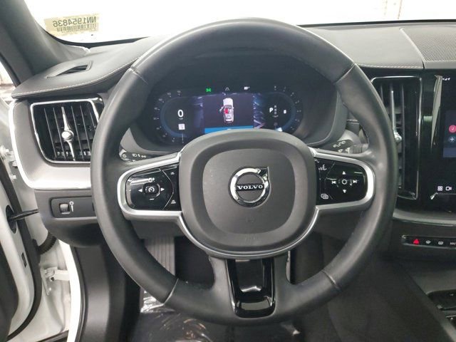 Used 2022 Volvo XC60 B6 R-Design image 18