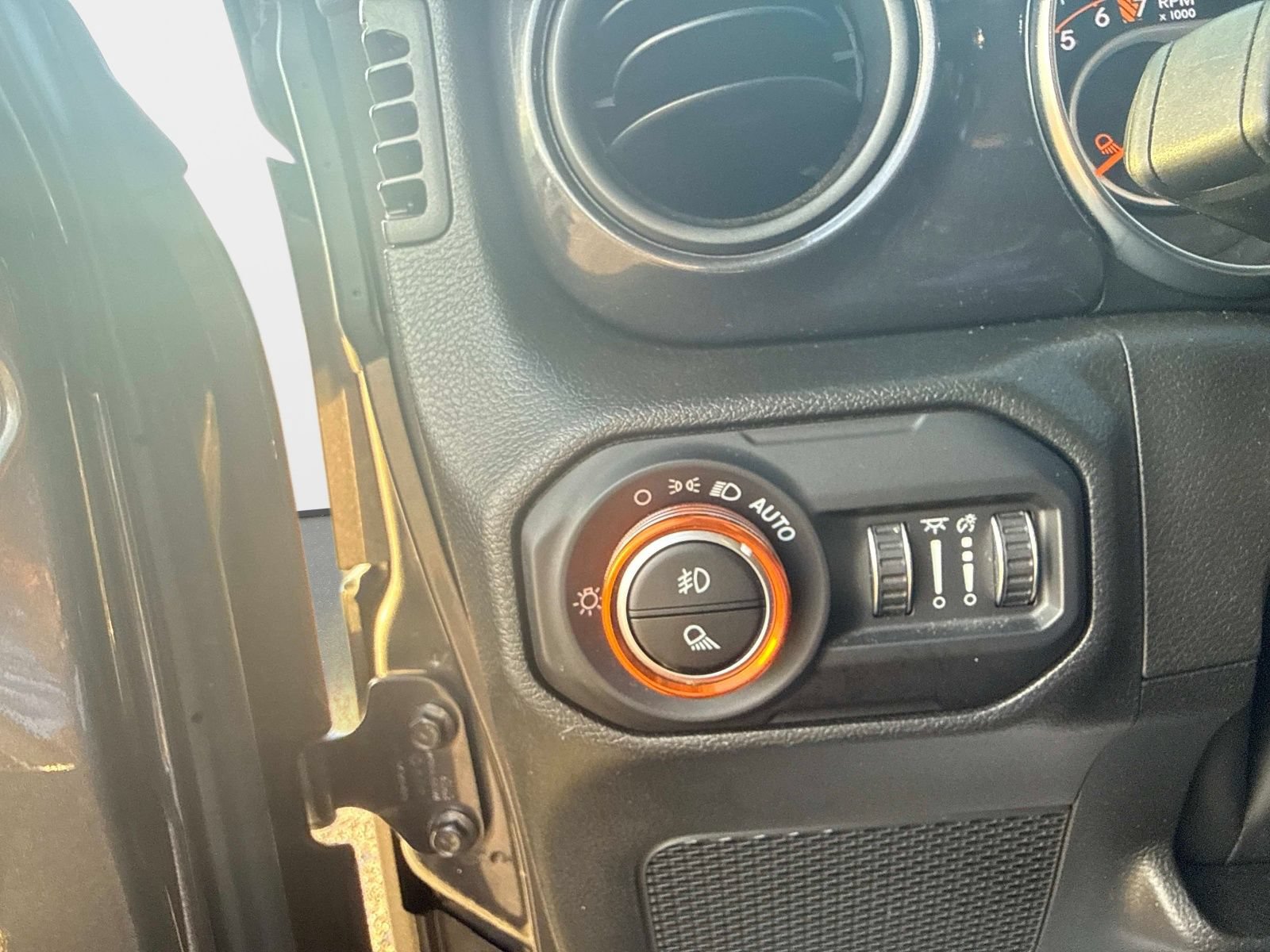 Used 2022 Jeep Gladiator Sport AWD/4WD image 24