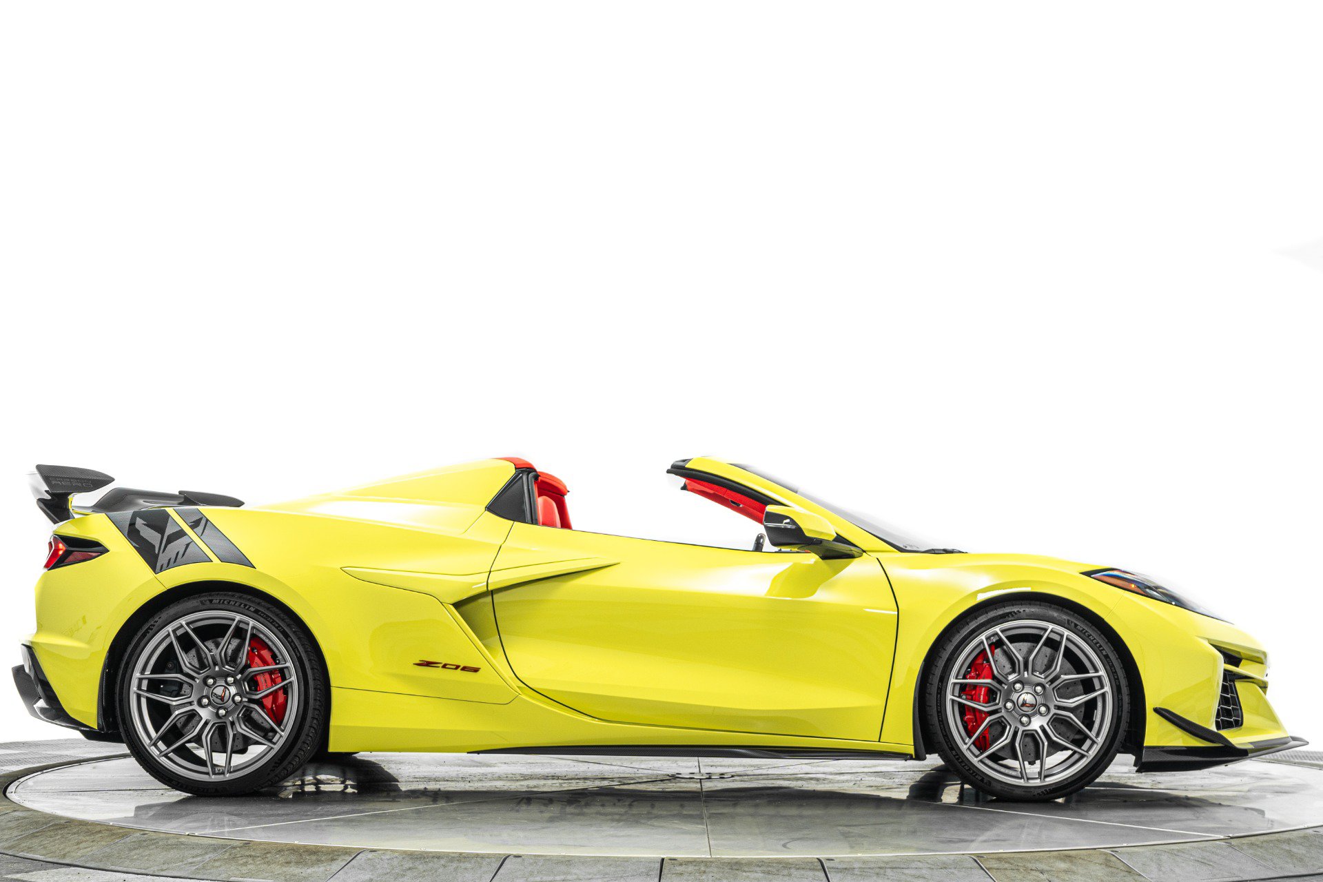 Used 2024 Chevrolet Corvette Z06 w/ Z07 Performance Package RWD image 49