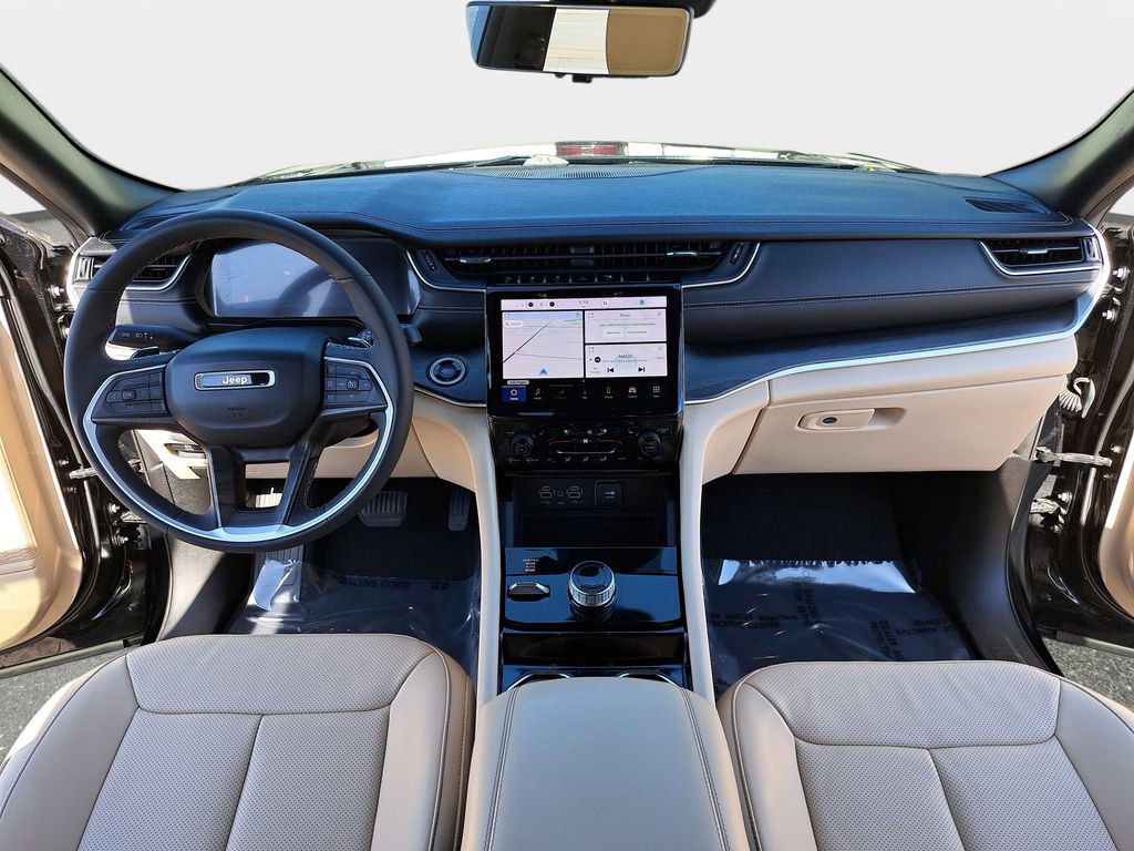 Certified 2023 Jeep Grand Cherokee Limited w/ Luxury Tech Group II AWD/4WD image 9