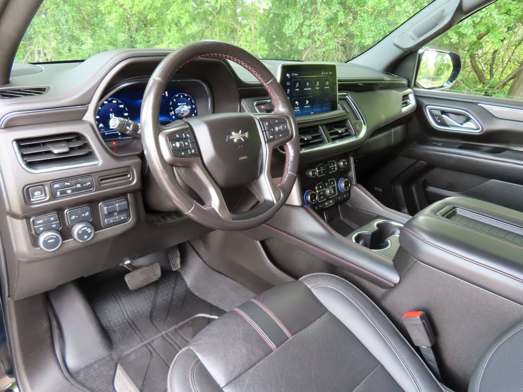 Used 2022 Chevrolet Suburban RST w/ Luxury Package AWD/4WD image 25