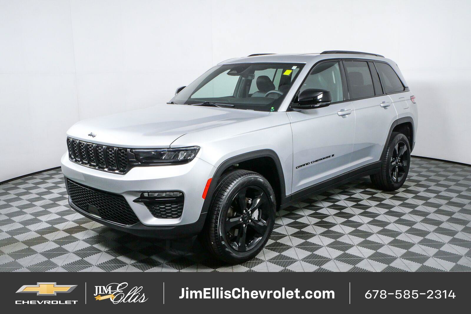Used 2025 Jeep Grand Cherokee Limited w/ Black Appearance Package RWD image 26