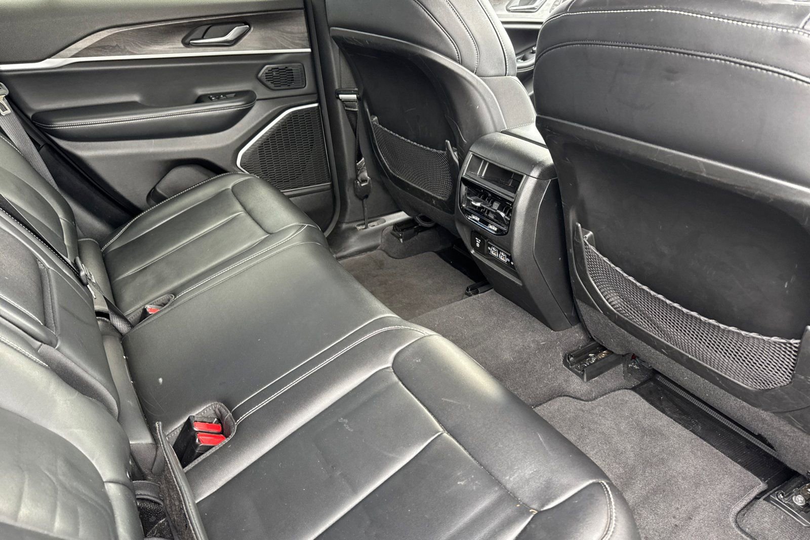 Used 2022 Jeep Grand Cherokee Limited image 18