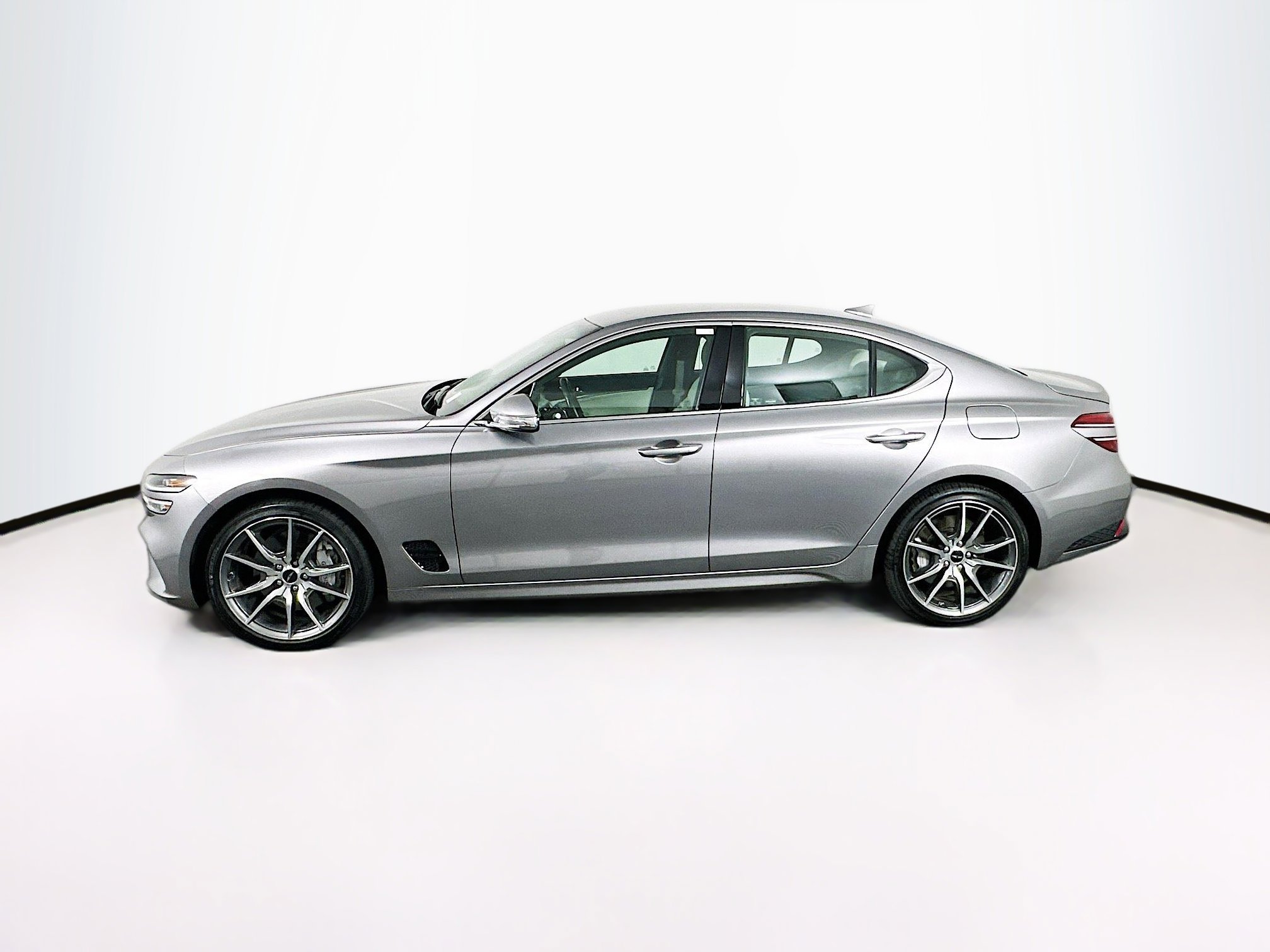 Used 2025 Genesis G70 2.5T image 4