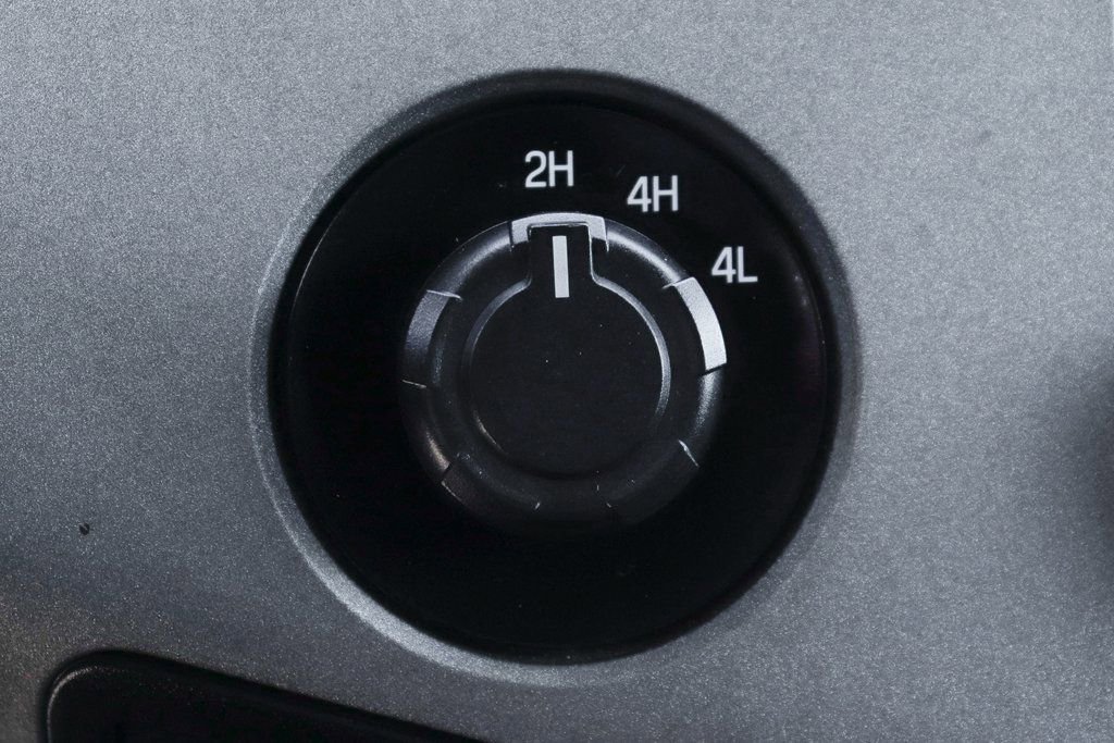 Used 2016 Ford F550 4x4 Crew Cab Super Duty w/ XLT Interior Package image 35