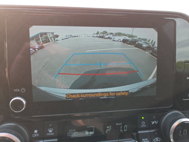 Used 2023 Toyota Highlander XLE AWD/4WD image 15